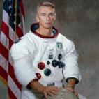 El astronauta Gene Cernan falleció el lunes, 16 de enero, a los 82 años. Fue el último hombre en pisar la Luna . "Incluso a la edad de 82, Gene era un apasionado de compartir su deseo de ver la exploración humana del espacio y animó a los ...