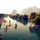 Son muchos los que definen este lugar como uno de los mejores paisajes del país, ya que representa la esencia pura de la China rural. Navegar el río Li con uno de los guías locales es una experiencia que no puede faltar en una guía de viaje....