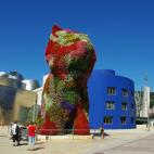 Icono del Museo Guggenheim y de la ciudad de Bilbao, esta escultura de un West Highland Terrier llama especialmente la atención por el material utilizado: flores naturales. El diseño, que podemos ver a las puertas del museo, se caracteriza por...