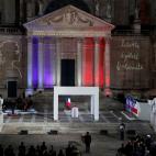 El presidente galo, Emmanuel Macron, rinde tributo al profesor Samuel Paty, decapitado el pasado octubre.&nbsp;