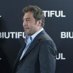 Spanish actor Javier Bardem poses during a photo call for the movie Biutiful in Madrid Monday Nov. 29, 2010. (AP Photo/Paul White)