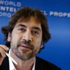 Spanish actor Javier Bardem gestures during a press conference on the sideline of a 'High-Level copyright dialogue on the film industry' at the World Intellectual Property Organization on July 19, 2011 in Geneva.    AFP PHOTO/ FABRICE COFFRINI (...