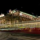 La música es una de las artes más representativas de Austria, por lo que no es de extrañar que el edificio de la ópera sea uno de los más emblemáticos de la capital. Sus puertas se abrieron en 1869 con una obra de Mozart y desde entonces, ...