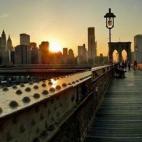 Con más de 120 años este puente icónico es uno de los grandes testigos de la historia de Nueva York. Se encuentra situado al sur de Manhattan y lo une con Brooklyn, como su nombre indica. Con casi dos kilómetros, en su momento fue uno de los...