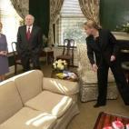 Dick Cheney, su esposa Lynne y su hija Mary, en los momentos previos a una recepción en su casa el 21 de enero de 2001.