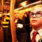 Fans de Harry Potter se preparan para coger un tren de vapor de la estación central de Sydney (Australia) a un luhar secreto para ver el esperado desenlace de la séptima y última novela de la saga, Harry Potter y las reliquias de la muerte, e...