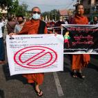 Protesta de budistas por los resultados electorales.