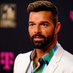 Ricky Martin con barba natural