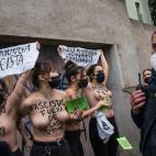 Protesta de Femen ante el colegio de Garriga (Vox)