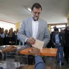 Mariano Rajoy, presidente del Gobierno, votando en Madrid. 