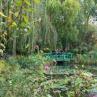 Los jardines de esta villa en Giverny (Francia) son un cuadro de Monet hecho realidad. La Casa Rosada en la que vivi&oacute; el pintor desde 1883 ha sido en numerosas ocasiones escenario de sus obras impresionistas y hoy en d&iacute;a es un luga...