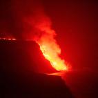 La colada de lava llega al mar este martes tras la erupción en La Palma.