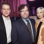 El director Kenneth Lonergan posa junto al productor Matt Damon y la protagonista Michelle Williams.