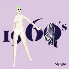 Durante los 60 el bikini consigue hacerse, por fin, un hueco en el armario de las mujeres. Gracias al nailon se adapta al cuerpo curvilíneo de las mujeres y los diseños evolucionan hasta dar con el tiro bajo. En Estados Unidos se propaga la cu...