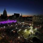 Manifestantes se reúnen a las puertas del Congreso para pedir más políticas que prevengan los femicidios en Buenos Aires, Argentina.