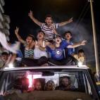 Niños simpatizantes del HDP en Diyarbakir celebran el resultado electoral.