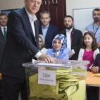Recep Tayyip Erdogan vota en Estambul.