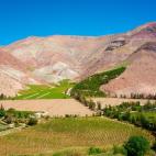 Además de por sus cielos despejados, el valle de Elqui es conocido desde hace mucho por su inmejorable situación para la observación de estrellas. Su verde valle, un corredor de 160 kilómetros de producción de vino en plenas montañas de lo...