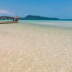 Estas dos islas de las costas de Camboya son comparables a las playas de Tailandia hace 20 a&ntilde;os. Koh Rong tiene ligeramente m&aacute;s actividad aunque es algo m&aacute;s peque&ntilde;a que la tranquil&iacute;sima Koh Rong Samloem, pero a...