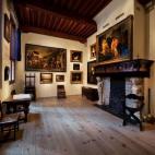En esta casa-museo se exhibe la mayor parte de los trabajos del reconocido artista, a la vez que se puede ver cómo era la casa del pintor, con una colección de objetos comprados por el artista en su momento (entre 1639 y 1658). El museo cuenta...