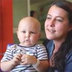 Ibercaja iba a desahuciar a la familia de Hugo, un niño de tres años con leucemia. Gracias a la movilización de 334.073 personas que firmaron la petición y a una gran repercusión mediática, consiguieron frenarlo. "Cuando a mi hijo de 3 a...