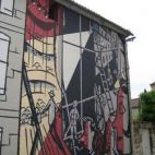 Este mural de 90 metros cuadrados, ubicado en la calle de atrás del principal teatro de la ciudad, es obra de los diseñadores Philippe Dupuy y Charles Berberian, creadores de la serie de cómics Jean. Su cuarto tomo recibió el premio al Mejor...