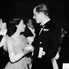 Felipe de Edimburgo e Isabel II bailando en su presentaci&oacute;n en Escocia antes de su matrimonio en 1947.