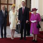 El duque de Edimburgo, la reina Letizia, Felipe VI e Isabel II en el palacio de Buckingham, en la visita oficial al Reino Unido de los reyes de Espa&ntilde;a.