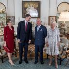 Carlos y Camila posan con los reyes de Espa&ntilde;a en Clarence House, en su visita oficial al Reino Unido.