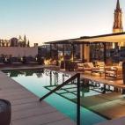 El Hotel Boutique Sant Francesc en Palma de Mallorca abrió hace apenas tres meses, situado en una mansión del siglo XIX. Cuenta con una terraza en la azotea con piscina, restaurante en el jardín y una Tower Suite de cien metros cuadrados con ...