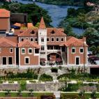 A partir del próximo 15 de julio, un palacio decimonónico que reina sobre viñedos portugueses se convierte en el hotel Six Sense Douro Valley. Un lugar de retiro no muy lejos de casa, en un área protegida como Patrimonio Universal de la UNES...