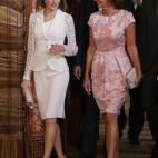 En una recepción con el presidente de Rumanía, junto a la primera dama, Carmen Iohannis