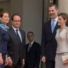 De visita de Estado en Francia, con el presidente, François Hollande, y la Ministra de Medio Ambiente, Segolene Royal.