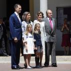 El rey Felipe, la reina Sofía, la reina Letizia y el rey Juan Carlos, con princesa Leonor, en el día de su Primera Comunión, y la infanta Sofía