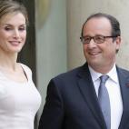 En París, junto a François Hollande, en la primera visita oficial a Francia de Felipe y Letizia como reyes.