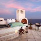 Las suites del hotel Las Ventanas al Paraíso, en la Península de Baja California, fluyen armónicamente con la naturaleza. Durante el día, se puede disfrutar del sol y de una panorámica de 180º del mar de Cortés desde las terrazas del áti...