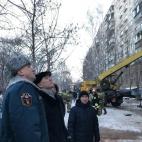 MAGNITOGORSK, RUSSIA - DECEMBER 31, 2018: Chelyabinsk Region Governor Boris Dubrovsky (2nd L) talks to Russian Emergency Situations Ministry employees at the site of an apartment building collapse. A suspected domestic gas blast caused a partial...