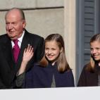 GRAF2565. MADRID, 06/12/2018.- La Princesa Leonor y la infanta Sofía y el rey emérito Juan Carlos, a su llegada al acto solemne conmemorativo del 40 aniversario de la Constitución, que se celebra hoy en el Congreso. EFE/ Juanjo Martín