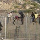 El Tribunal Europeo de Derechos Humanos (TEDH) ha conden&oacute; el 3 de octubre a Espa&ntilde;a por la devoluci&oacute;n en caliente a Marruecos de dos migrantes en la valla de Melilla sin ser identificad...