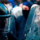 Enfrentamientos entre polic&iacute;a y manifestantes este viernes.