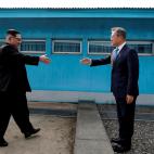 El 27 de abril de 2018 fue hist&oacute;rico para las dos Coreas: sus l&iacute;deres firman una declaraci&oacute;n para impulsar la total desnuclearizaci&oacute;n de la pen&iacute;nsula y para consolidar una paz &quot;permanente y duradera&q...