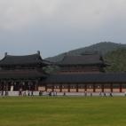 Fue fundado en el año 18 a.C. Baekje fue uno de los tres reinos de Corea, además de Silla y Goguryeo. El complejo Cultural pretende aglutinar el legado cultural de este reino a la construcción del estado moderno de Corea del Sur.