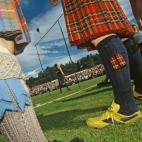 Cada mes de septiembre los clanes más destacados de Escocia se reúnen en la ciudad de Braemar para celebrar los juegos de las tierras altas: Highlands Gathering. Aunque hay encuentros de clanes más antiguos, estos festejos cuentan con la visi...