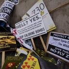 Pancartas de la protesta de Amnistía Internacional en Londres.