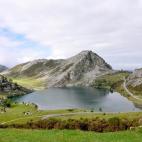 &iquest;Qui&eacute;n no ha o&iacute;do hablar de los alucinantes Lagos de Covadonga, en Asturias? Ir a visitarlos asegura disfrutar de un momento de verdadera paz. El olor a monta&ntilde;a, la suavidad de su hierba, las tranquilas vaques que pas...