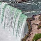 Estados Unidos y Canadá tienen la frontera más larga del mundo, con casi 9.000 kilómetros de largo. Uno de los puntos más impresionantes es, sin duda, las famosísimas Cataratas del Niágara, con una caída de 64 metros. Las cataratas son co...