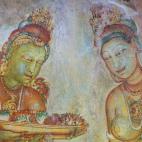 Las ruinas de Sigiriya son restos de un complejo palaciego datado entre los años 477 y 495 y son Patrimonio de la Humanidad desde 1982. En la cueva principal de estas ruinas es donde se encuentran los frescos de mujeres. No se tiene claro si so...