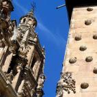 Mira que Salamanca es bonita, y que tiene lugares para ver, y en los que perderse, pero nos quedamos con esta calle como una de las mejores en las que pasear. Tiene edificios tan importantes como la Casa de las Conchas, los conventos, ...