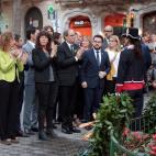 El presidente de la Generalitat, Quim Torra, en el centro, encabeza la ofrenda floral del Govern al monumento a Rafael Casanova en Barcelona con motivo de la celebraci&oacute;n de la Diada de Catalu&ntilde;a 2018