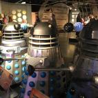Cardiff es lugar de rodaje de la serie Doctor Who y han sabido aprovecharlo con la creaci&oacute;n de la Doctor Who Experience &mdash;que, lamentablemente, tiene los d&iacute;as contados&mdash;. Ver&aacute;s diferentes elementos del at...